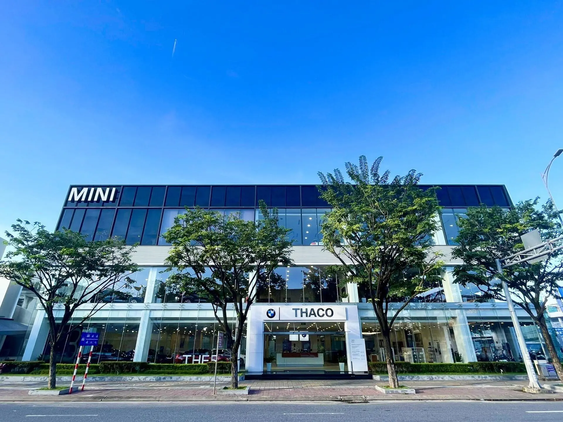 SHOWROOM BMW ĐÀ NẴNG