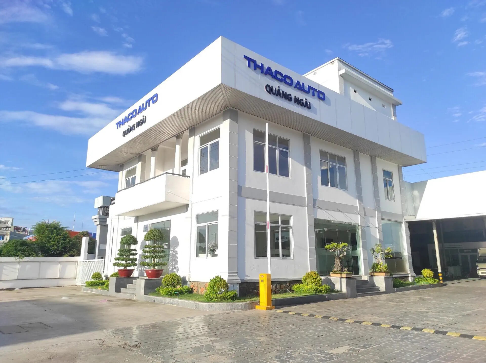 SHOWROOM TẢI BUS QUẢNG NGÃI