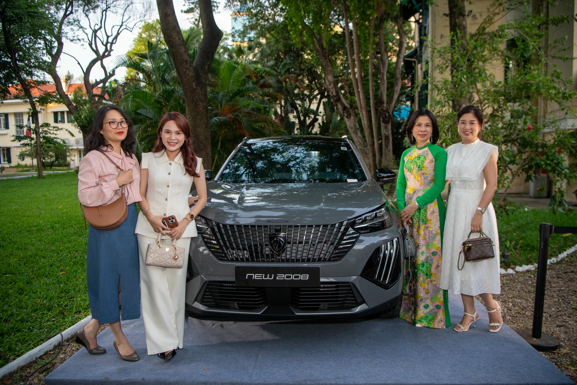 khach-moi-tham-gia-chuong-trinh-trai-nghiem-thuc-te-xe-new-peugeot-2008-2