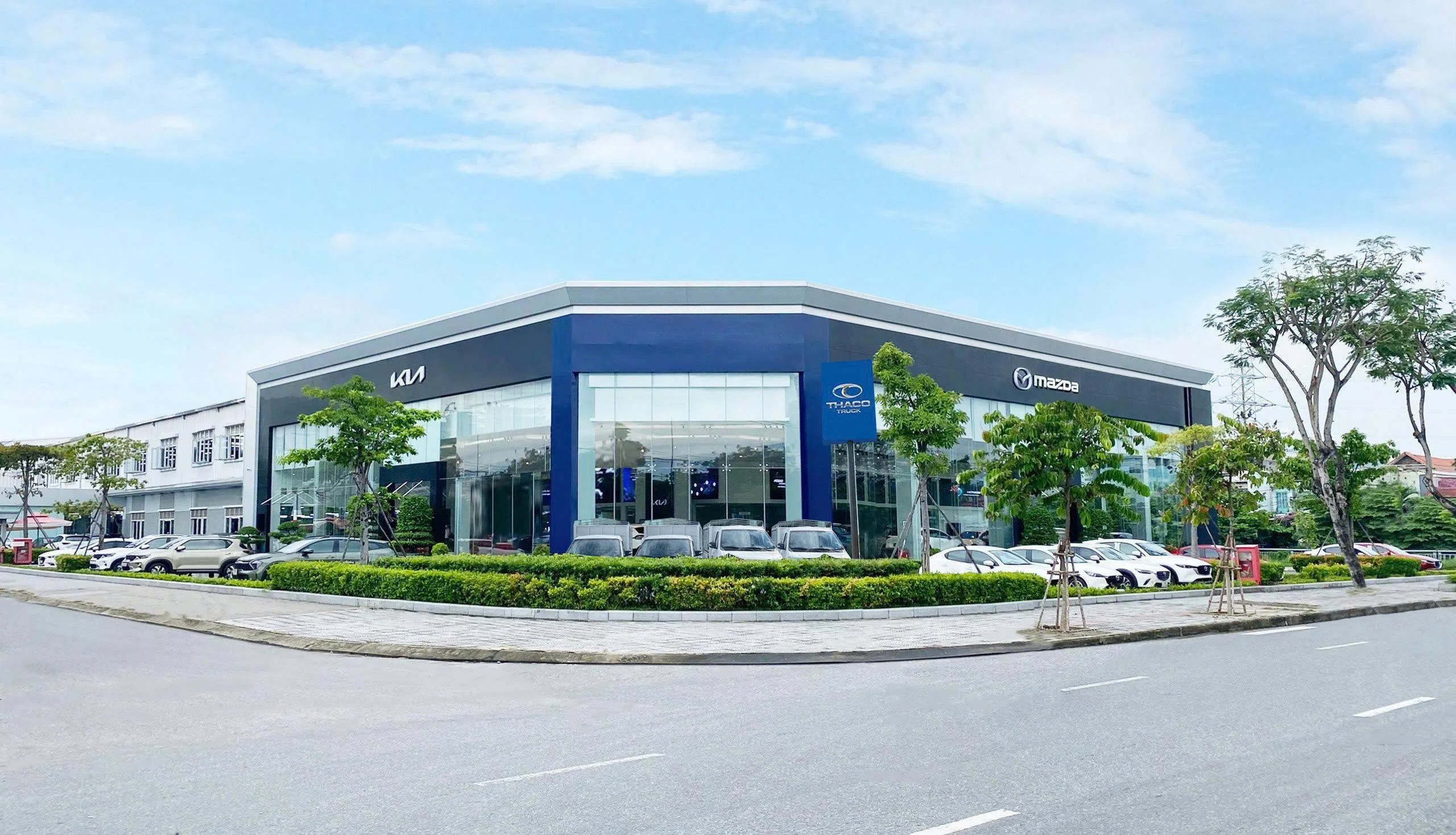 SHOWROOM KIA - MAZDA - PEUGEOT LIÊN CHIỂU