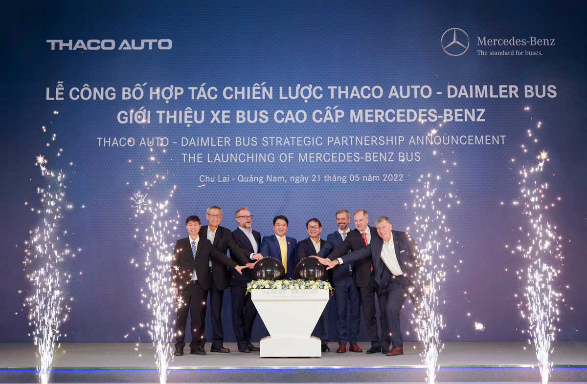 THACO AUTO công bố hợp tác chiến lược với DAIMLER và giới thiệu xe bus